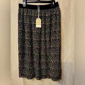 BEYOND WORDS Pleated Skirt-NWT- black, gold and white -size large